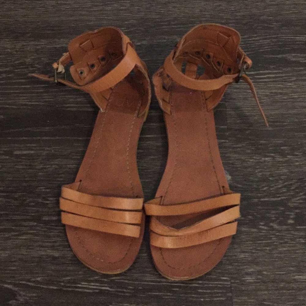 DOLCE VITA SANDALS